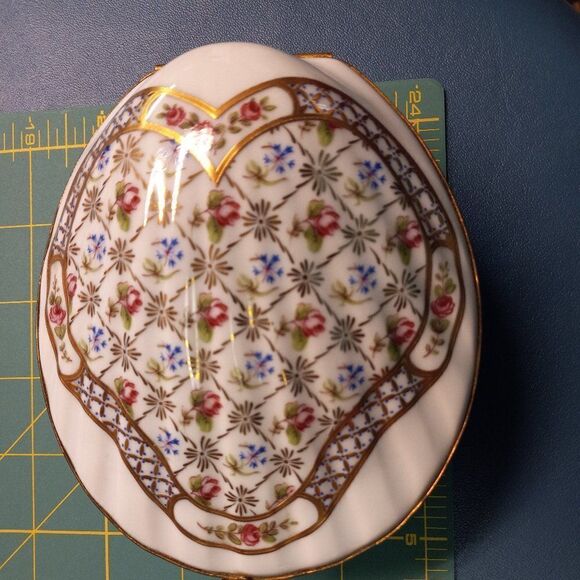 Limoges, France, Clamshell with bracelet - Picture 3 of 10